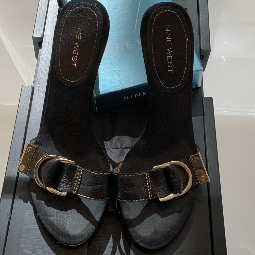 Nine West Black Leather Sandals with Wood Accent and Silver Hardware Sz 8